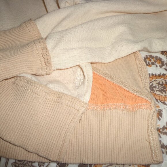 NWOT fp movement Boxy Cropped Top XS Raglan Long Sleeves Geo Design Natural Mult - Picture 11 of 13